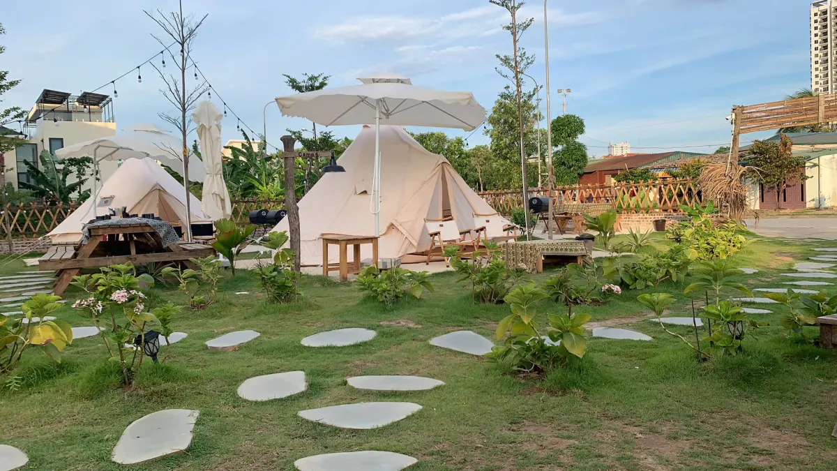 Mô hình cafe sân vườn Camping / Glamping (Cắm trại ngoài trời)