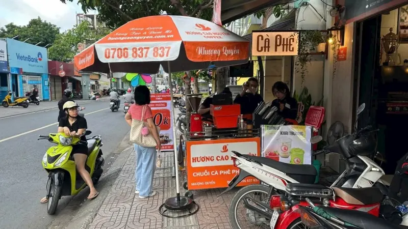 Mô hình Cafe Take Away chuyên pha máy của Hương Cao Nguyên Coffee